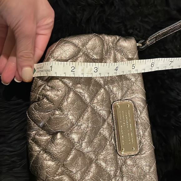 Marc by Marc Jacobs bronze crossbody bag. Quilted bronze leather - Picture 12 of 14